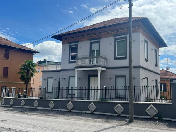 appartamento in affitto a Varese in zona Casbeno