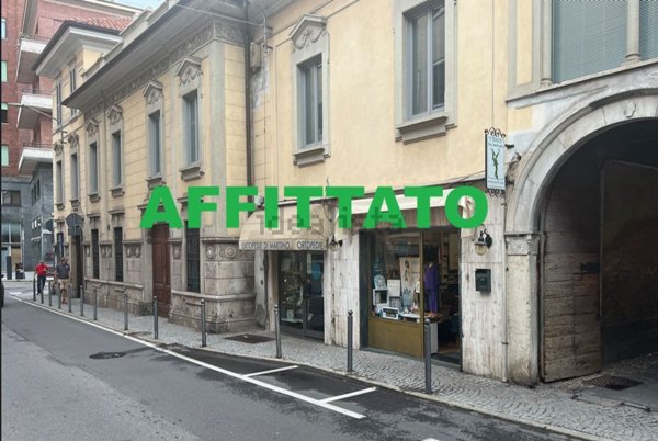 negozio in affitto a Varese in zona Centro Città