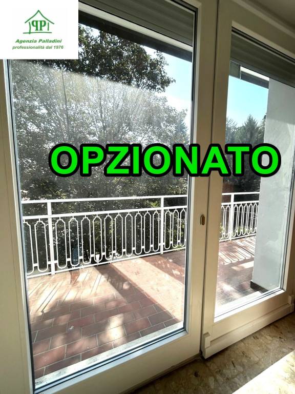 appartamento in affitto a Varese in zona Viale Aguggiari