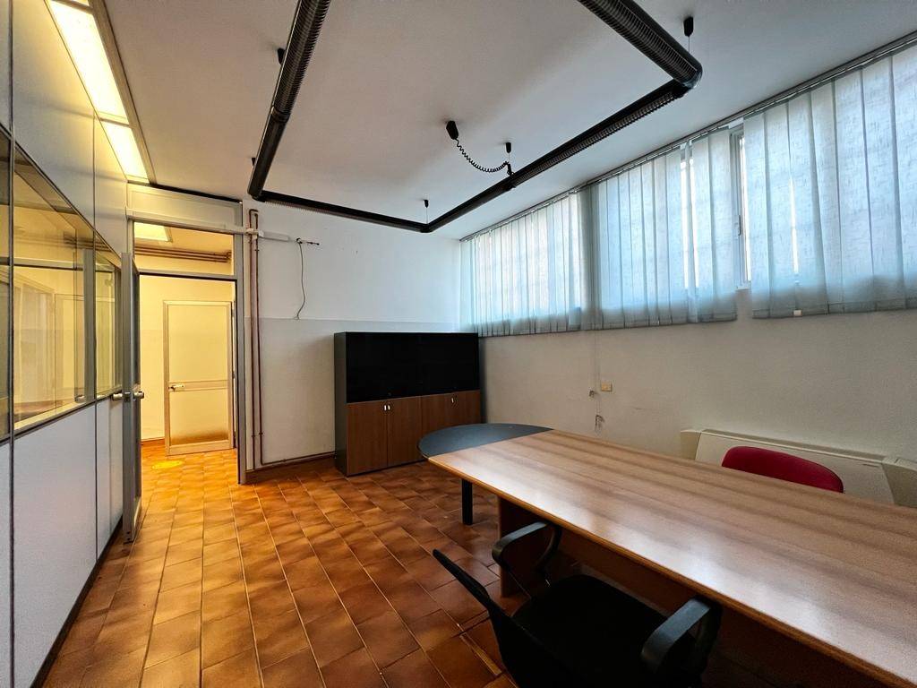 locale commerciale in affitto a Varese in zona Giubiano