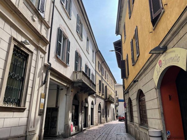 appartamento in affitto a Varese in zona Biumo