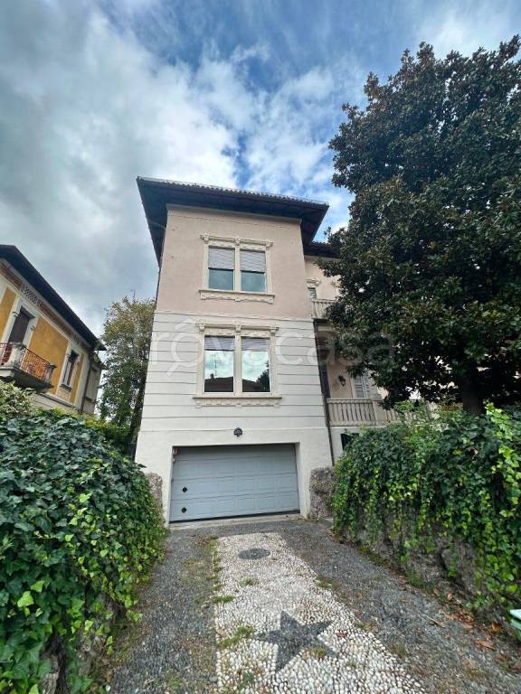 casa indipendente in affitto a Varese in zona Casbeno