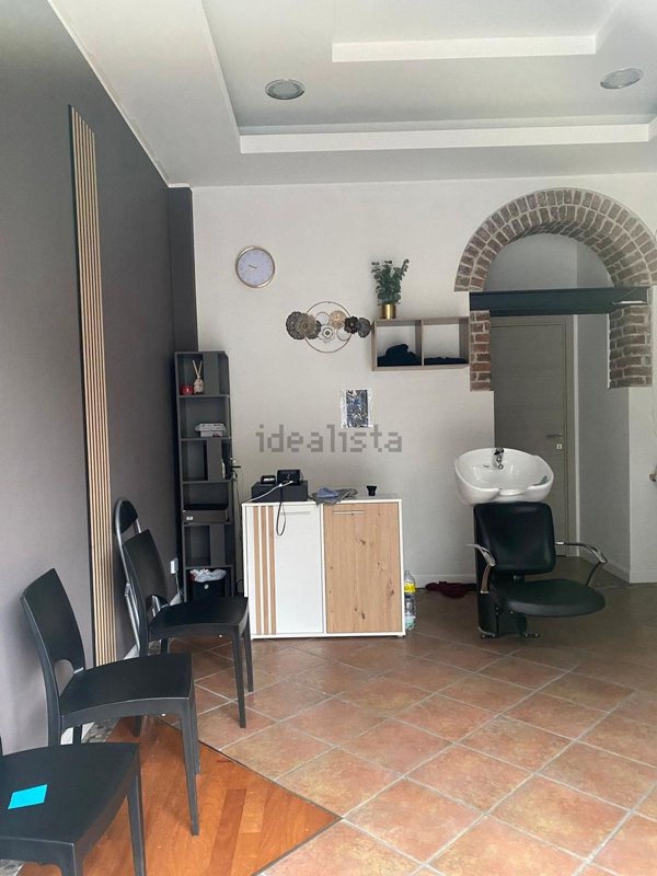 locale commerciale in affitto a Varese
