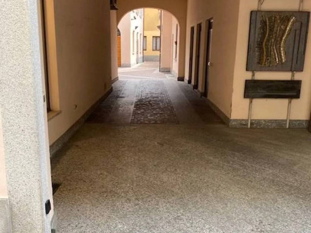 negozio in affitto a Varese in zona Biumo