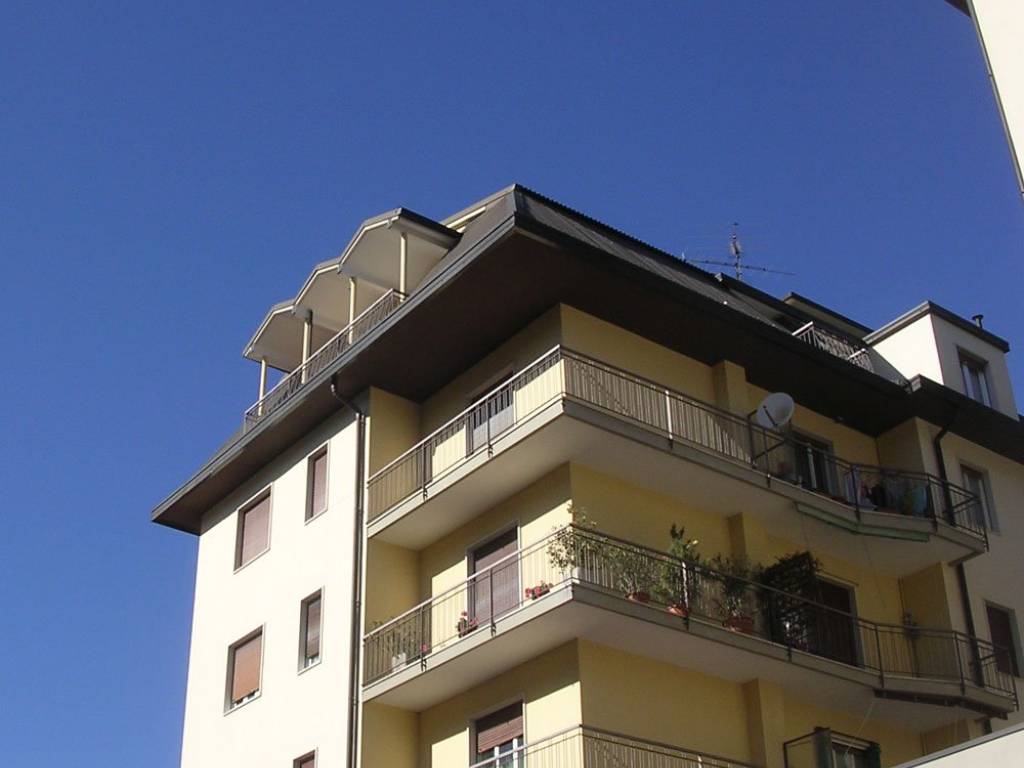 appartamento in affitto a Varese in zona Brunella