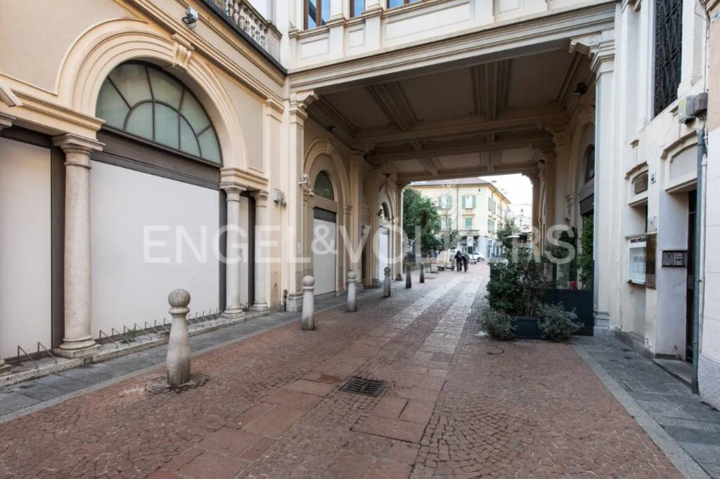 negozio in affitto a Varese in zona Centro Città