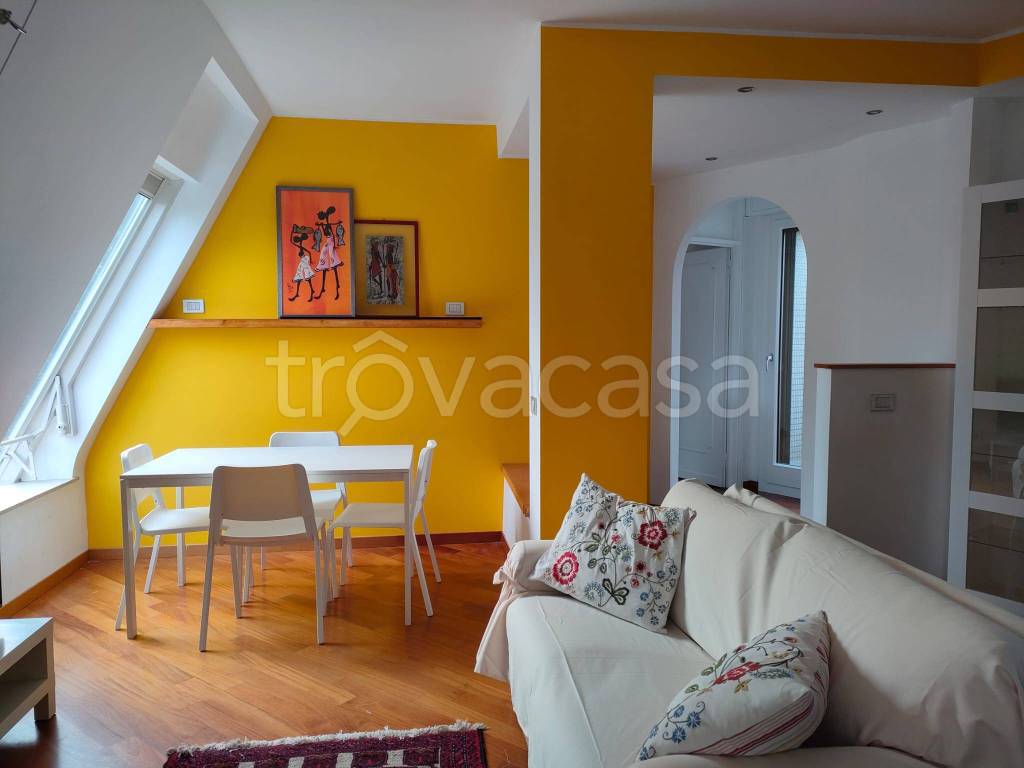 appartamento in affitto a Varese in zona Brunella