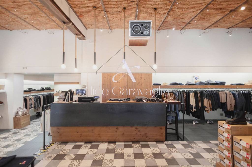 negozio in affitto a Varese in zona Centro Città