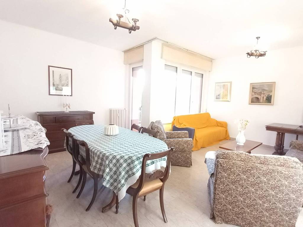 appartamento in affitto a Varese in zona Casbeno