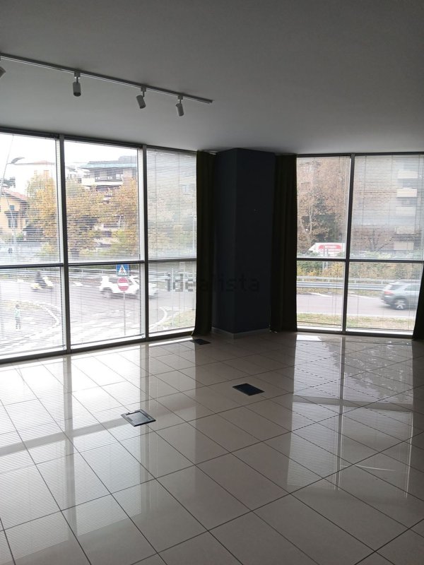 ufficio in affitto a Varese in zona Giubiano