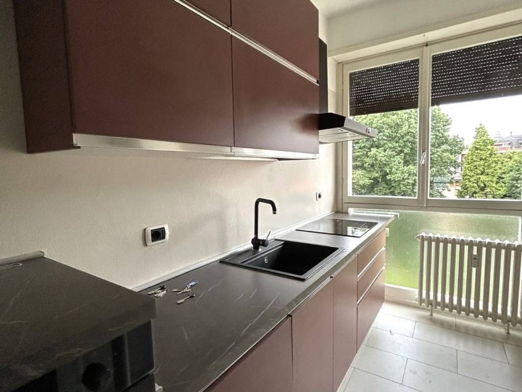 appartamento in affitto a Varese in zona Brunella