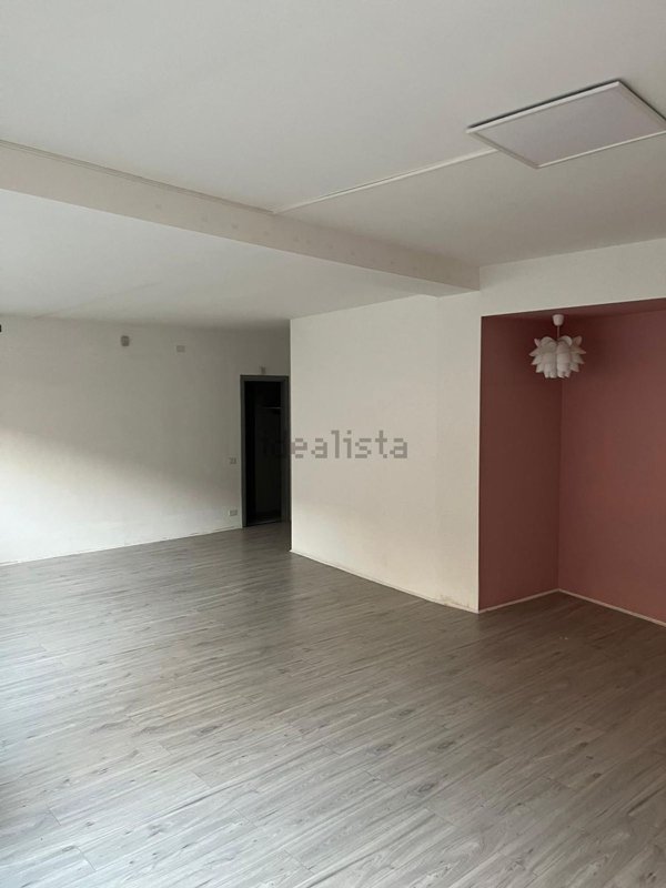 locale commerciale in affitto a Varese in zona Centro Città