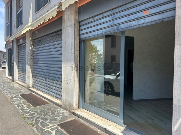 negozio in affitto a Varese in zona Masnago