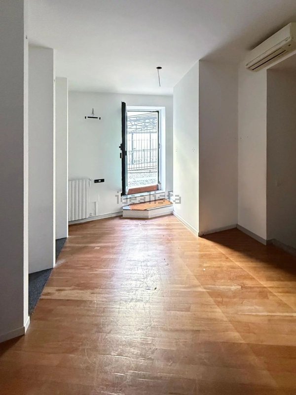 negozio in affitto a Varese in zona Centro Città