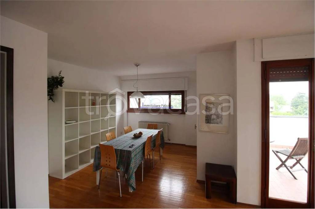 appartamento in affitto a Varese in zona Brunella