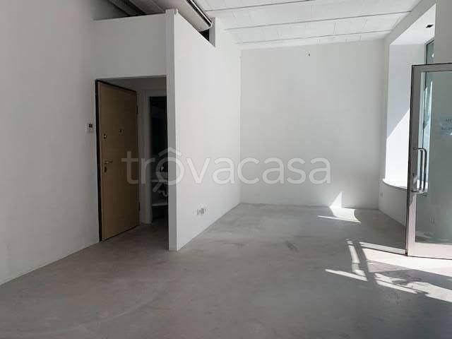 negozio in affitto a Varese in zona Centro Città