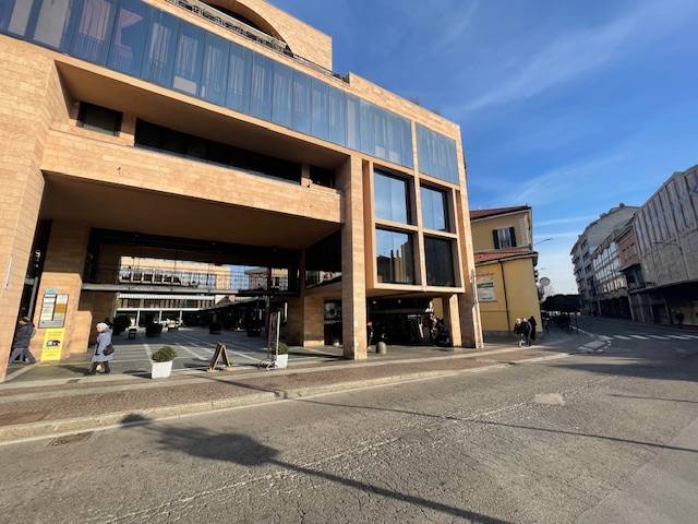 ufficio in affitto a Varese in zona Centro Città