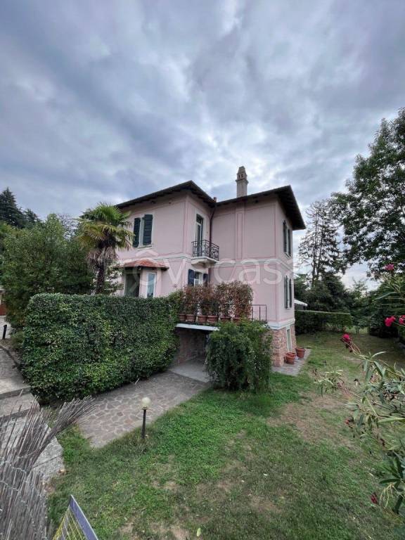 casa indipendente in affitto a Varese in zona Casbeno