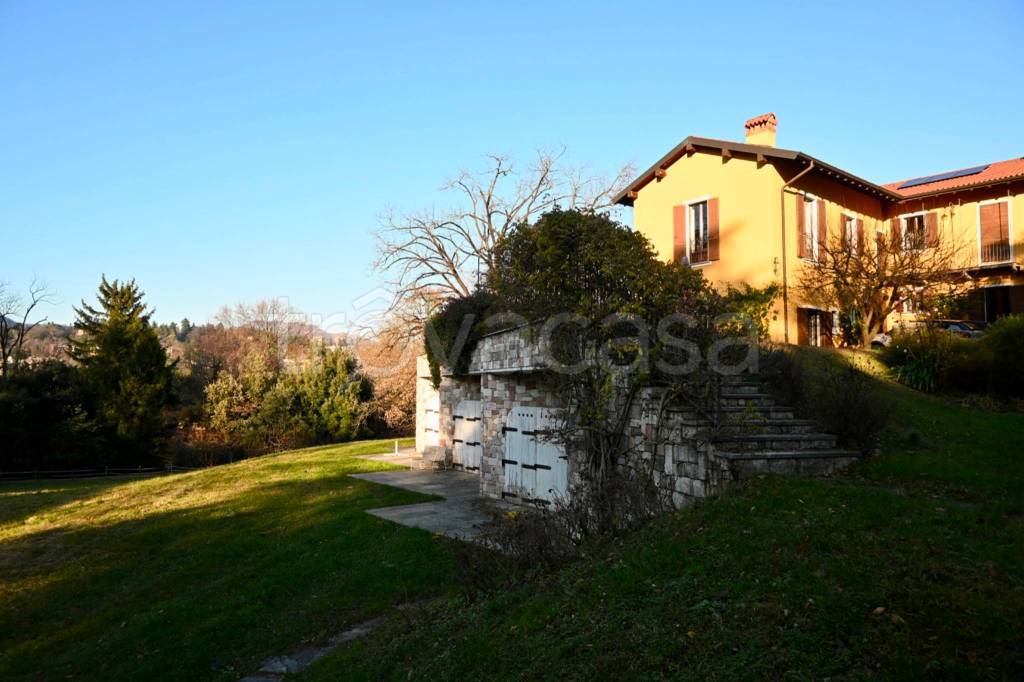casa indipendente in affitto a Varese in zona Brunella