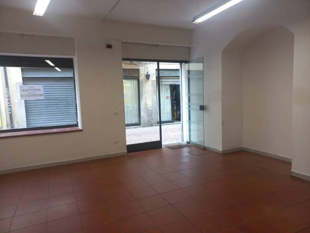 negozio in affitto a Varese in zona Biumo