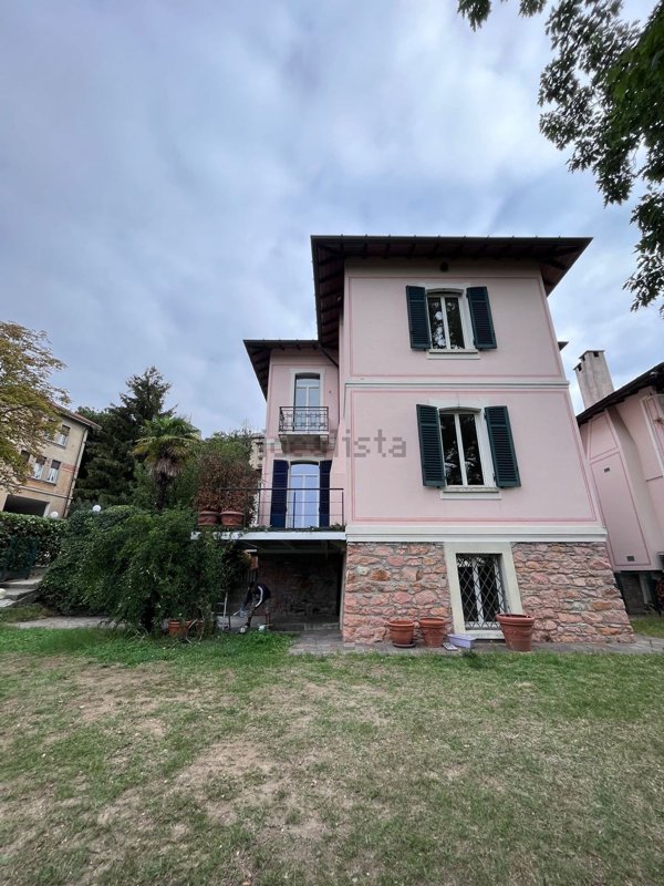casa indipendente in affitto a Varese in zona Casbeno