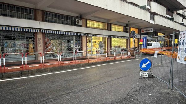 negozio in affitto a Varese in zona Biumo