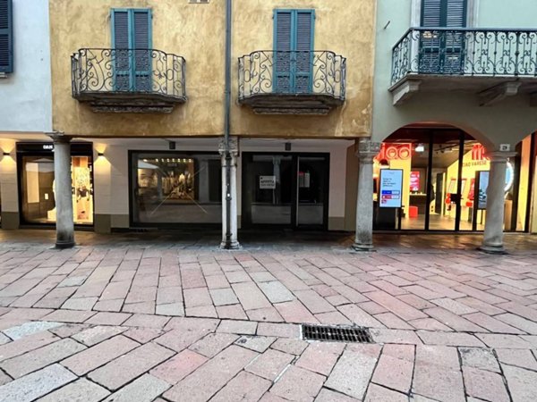 negozio in affitto a Varese in zona Biumo