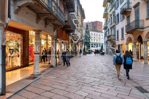 negozio in affitto a Varese in zona Centro Città