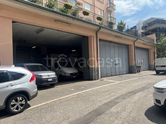 negozio in affitto a Varese in zona Bosto