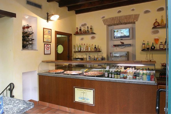 negozio in affitto a Varese in zona Centro Città