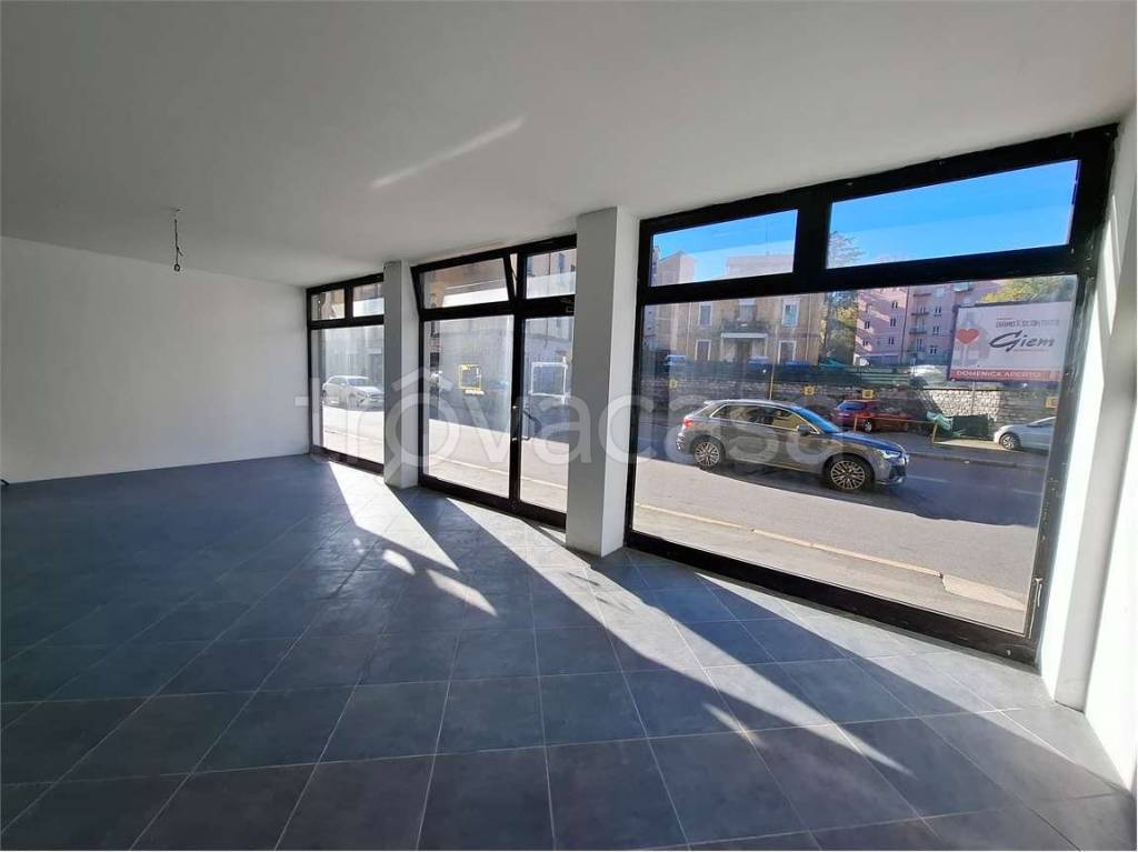 negozio in affitto a Varese in zona Via Magenta