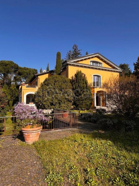 appartamento in affitto a Varese in zona Casbeno