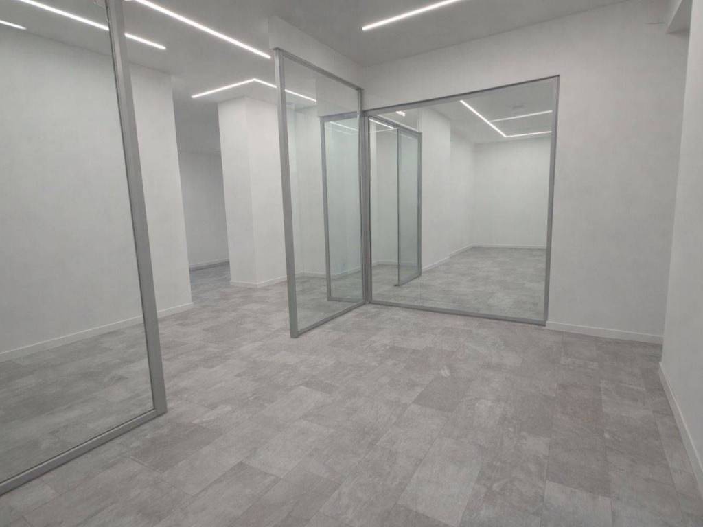 negozio in affitto a Varese in zona Biumo