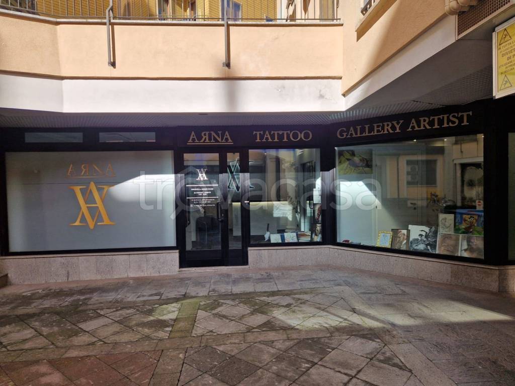 negozio in affitto a Varese in zona Centro Città