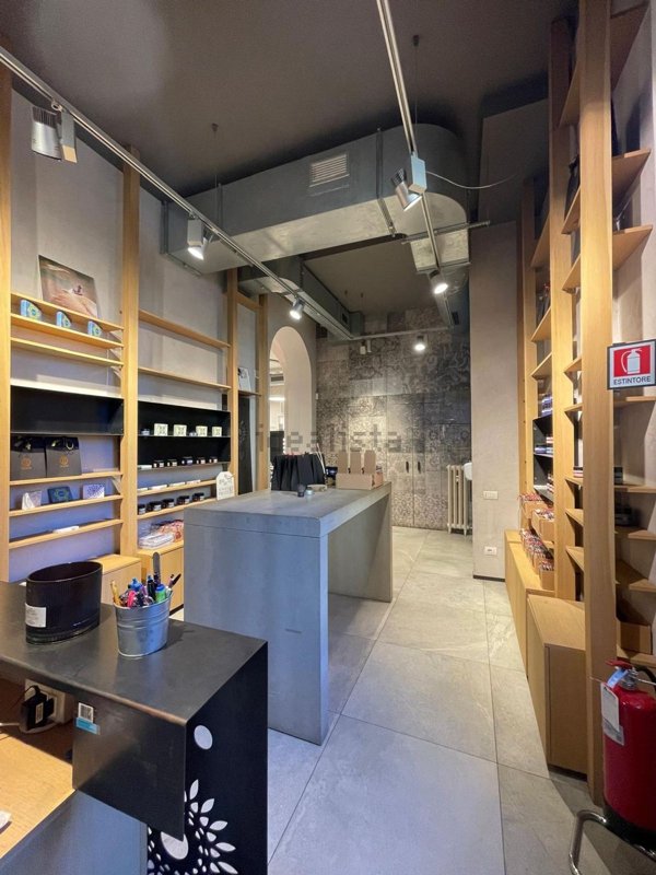 locale commerciale in affitto a Varese