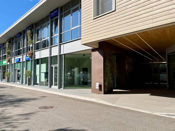 negozio in affitto a Varese in zona Masnago