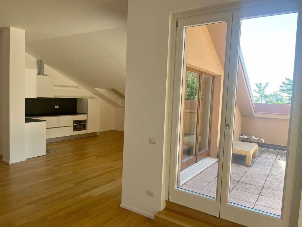 appartamento in affitto a Varese in zona Velate