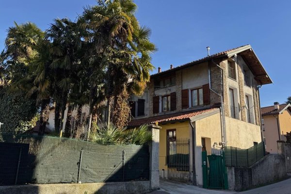 appartamento in affitto a Varese in zona Casbeno