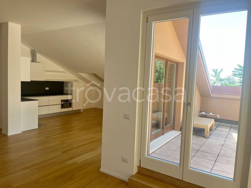 appartamento in affitto a Varese in zona Velate