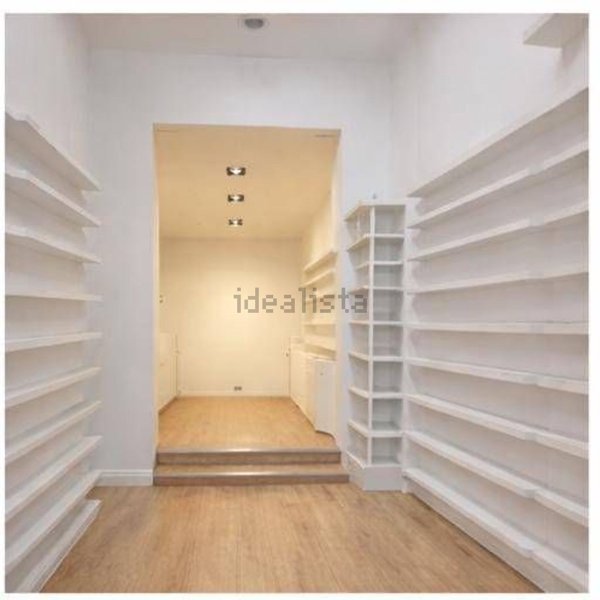 negozio in affitto a Varese in zona Centro Città