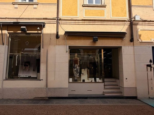 negozio in affitto a Varese in zona Biumo