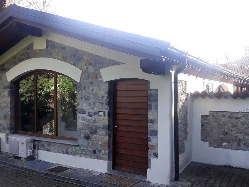 casa indipendente in affitto a Varese in zona Brunella