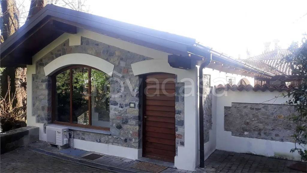 casa indipendente in affitto a Varese in zona Brunella