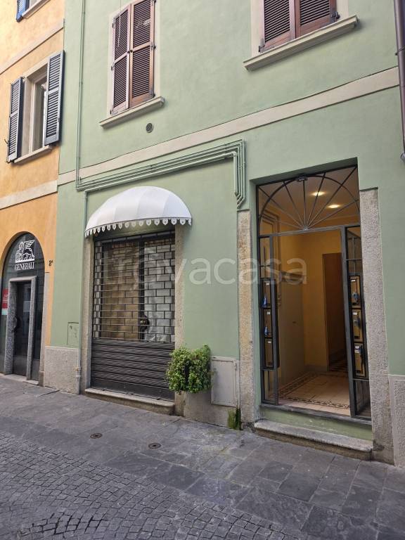 negozio in affitto a Varese in zona Centro Città