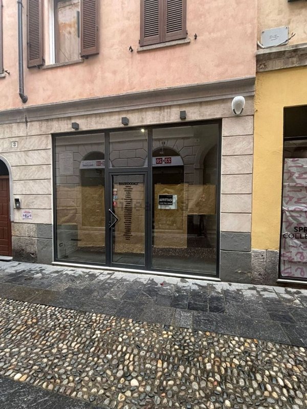 locale commerciale in affitto a Varese in zona Centro Città