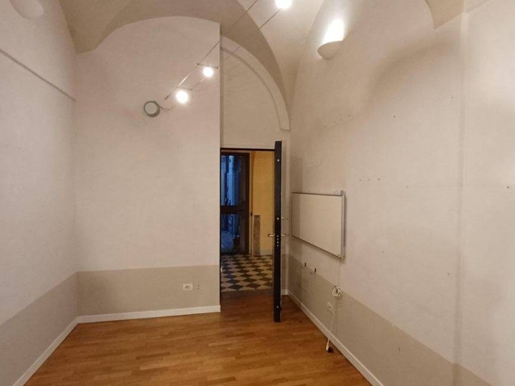 negozio in affitto a Varese in zona Biumo