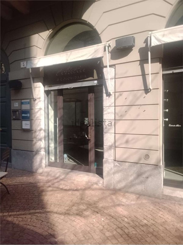 negozio in affitto a Varese in zona Centro Città