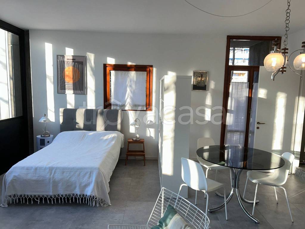 appartamento in affitto a Varese in zona Via Crispi