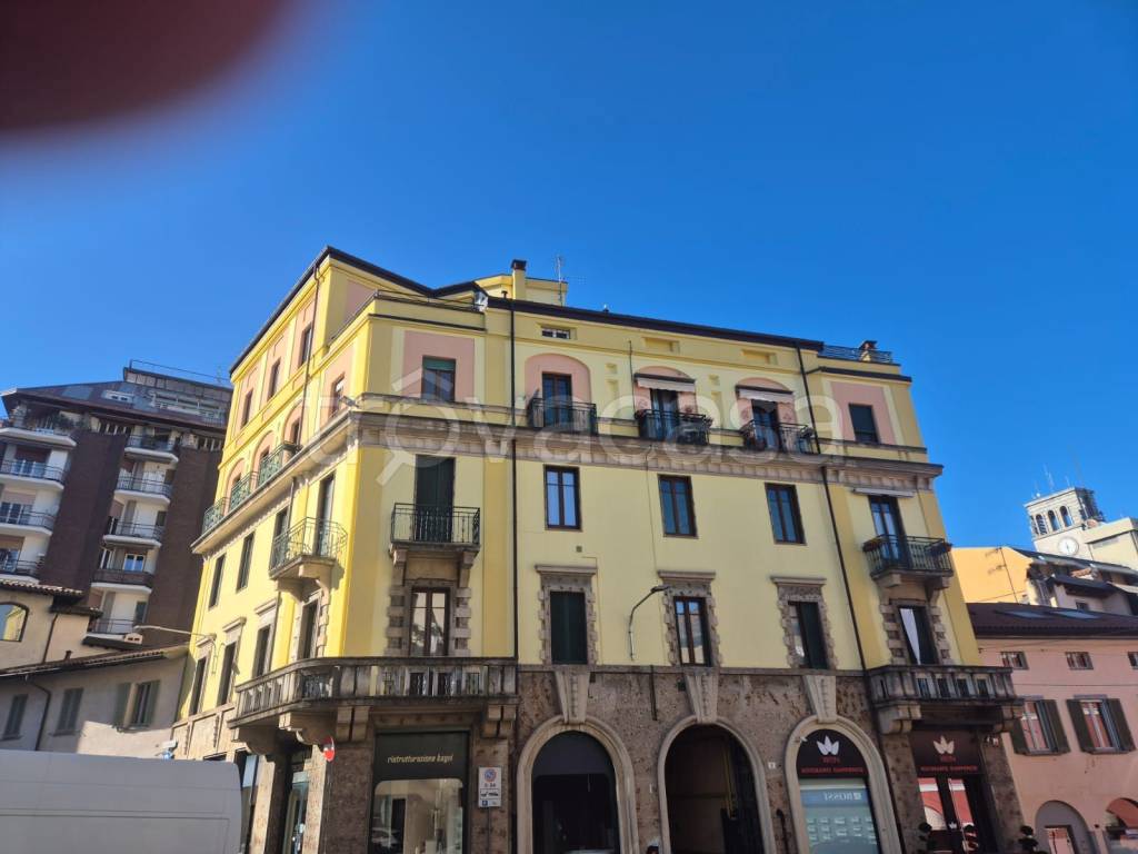 appartamento in affitto a Varese in zona Centro Città