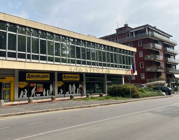 ufficio in affitto a Varese in zona Brunella